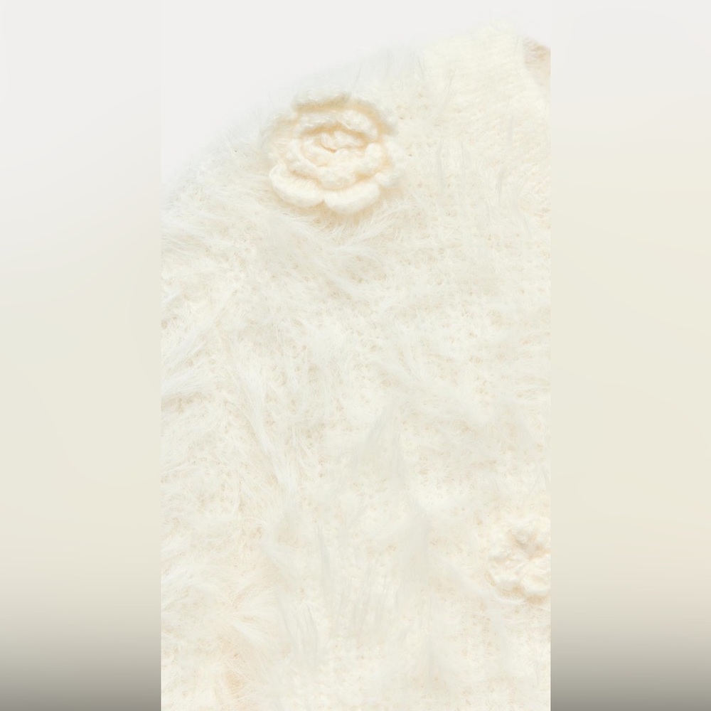 Zara floral faux fur sweater, with matching tonal raised textured roses - Picture 2 of 7